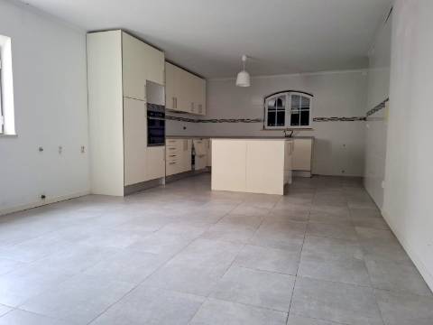 Moradia T4 usada no Ramalhal