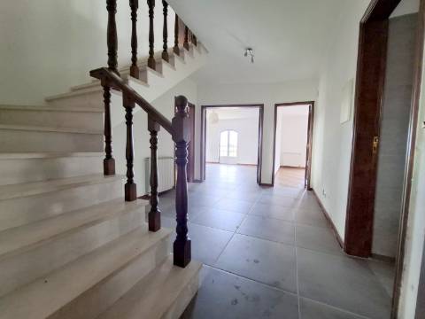 Moradia T4 usada no Ramalhal