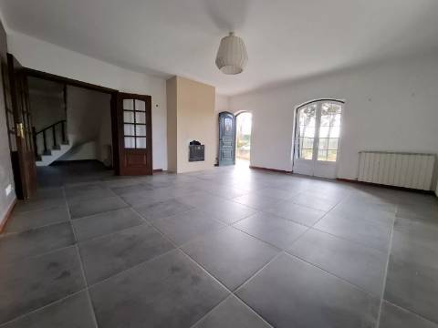 Moradia T4 usada no Ramalhal