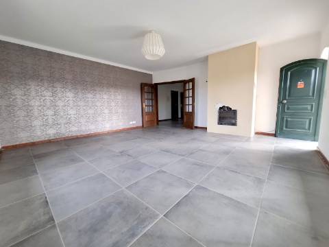 Moradia T4 usada no Ramalhal