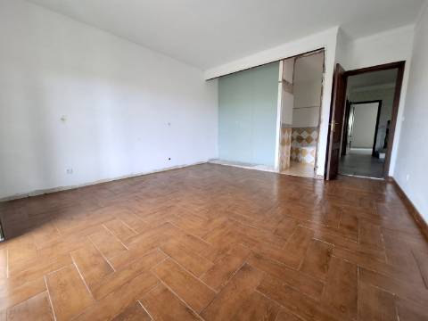 Moradia T4 usada no Ramalhal