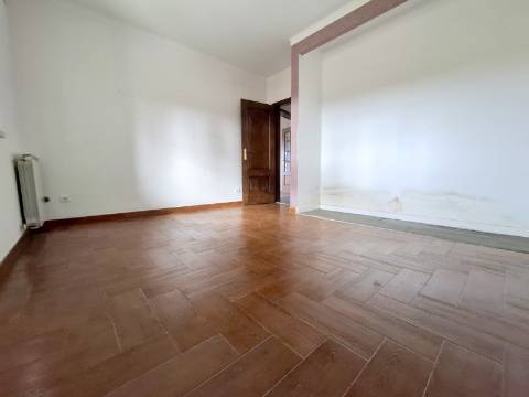 Moradia T4 usada no Ramalhal