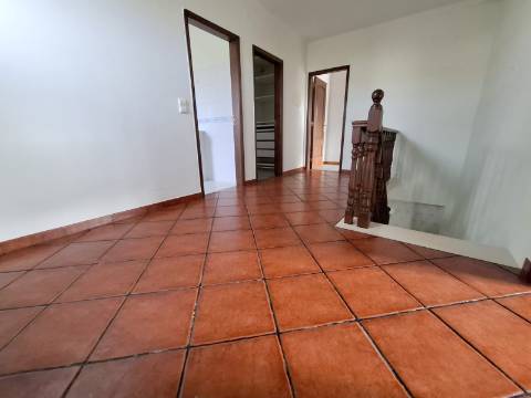 Moradia T4 usada no Ramalhal