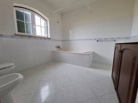 Moradia T4 usada no Ramalhal