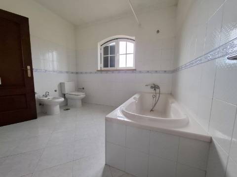 Moradia T4 usada no Ramalhal