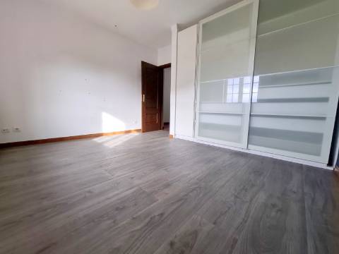 Moradia T4 usada no Ramalhal