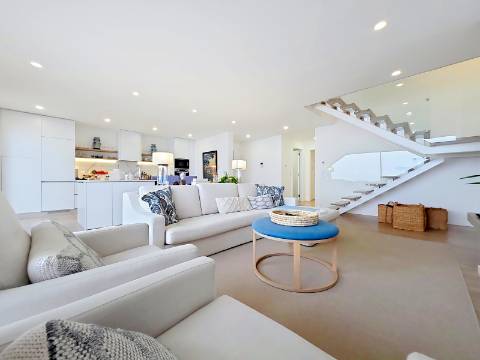 Apartamento T4 duplex, com vista de Mar, Ericeira