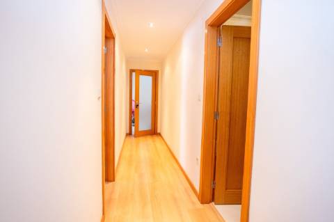 Apartamento T2 Usado em Vialonga