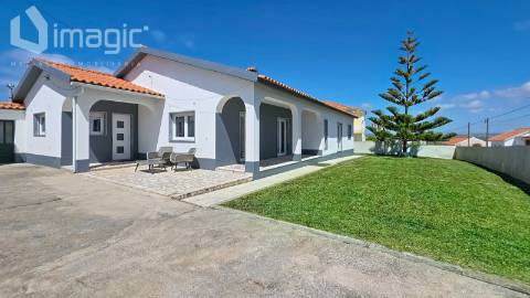 Moradia térrea T4+1 isolada em São Pedro da Cadeira - Torres Vedras