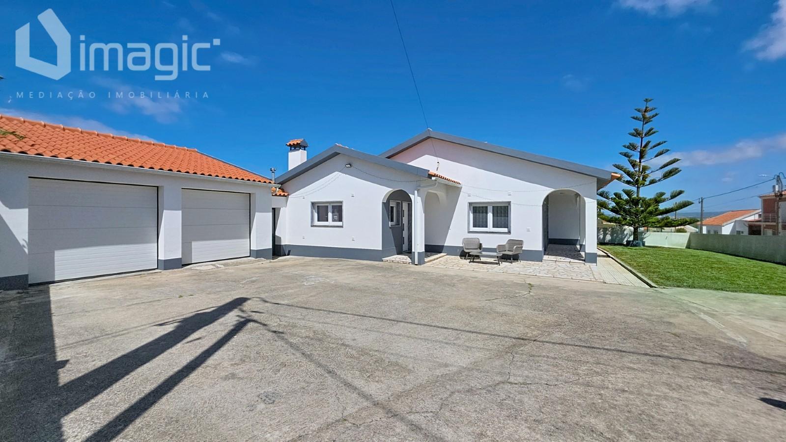 Moradia térrea T4+1 isolada em São Pedro da Cadeira - Torres Vedras