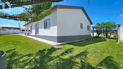 Moradia térrea T4+1 isolada em São Pedro da Cadeira - Torres Vedras