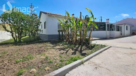 Moradia térrea T4+1 isolada em São Pedro da Cadeira - Torres Vedras