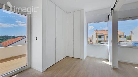 Moradia T4 nova de Design moderno, em Mafra.