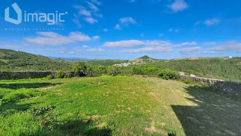 Quinta em Mafra inserida num terreno com 5,331m2.