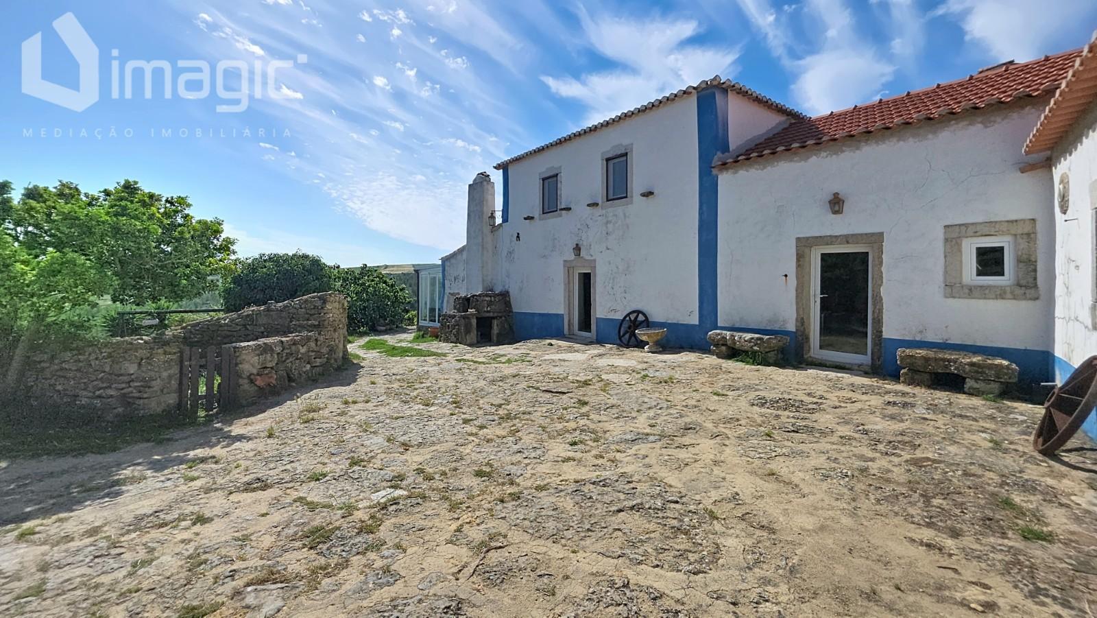 Moradia T5 Térrea, Rústica em Mafra inserida num terreno com 5,331m2.