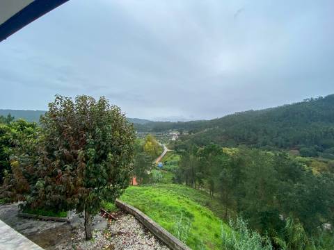 Moradia T3, em Almalaguês