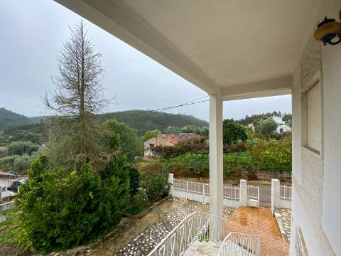 Moradia T3, em Almalaguês