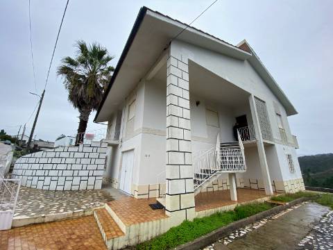 Moradia T3, em Almalaguês