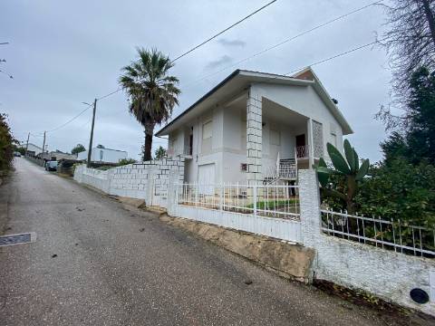 Moradia T3, em Almalaguês