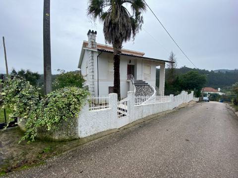 Moradia T3, em Almalaguês