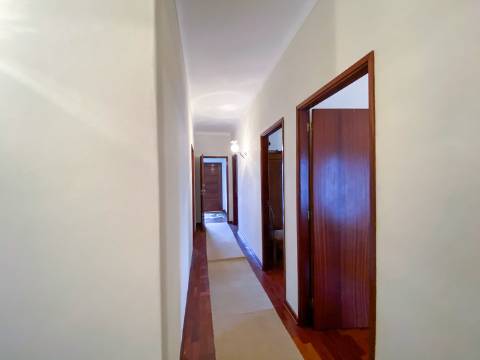 Moradia T3, em Almalaguês