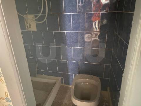 Prédio de 5 Pisos situado em plena Baixa da Cidade de Coimbra, para venda