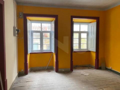 Prédio de 5 Pisos situado em plena Baixa da Cidade de Coimbra, para venda