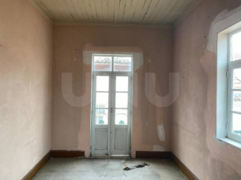 Prédio de 5 Pisos situado em plena Baixa da Cidade de Coimbra, para venda