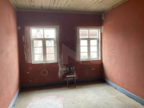 Prédio de 5 Pisos situado em plena Baixa da Cidade de Coimbra, para venda