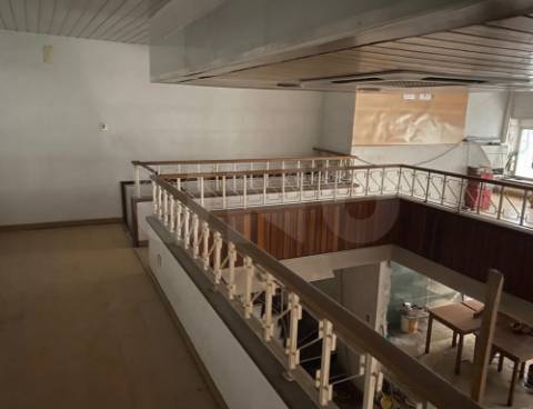 Prédio de 5 Pisos situado em plena Baixa da Cidade de Coimbra, para venda