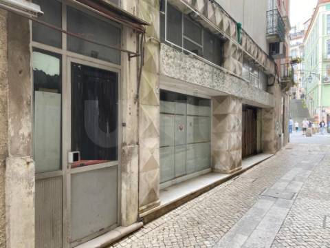 Prédio de 5 Pisos situado em plena Baixa da Cidade de Coimbra, para venda