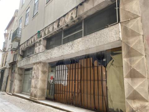Prédio de 5 Pisos situado em plena Baixa da Cidade de Coimbra, para venda