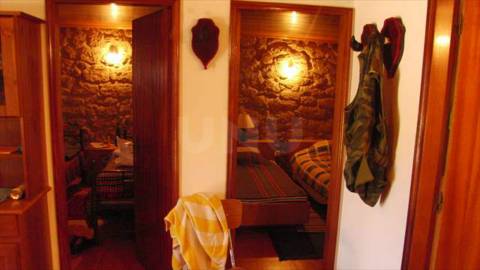 Casa de campo, junto a Monsanto, em zona calma.