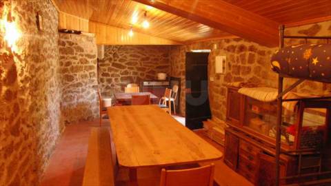 Casa de campo, junto a Monsanto, em zona calma.