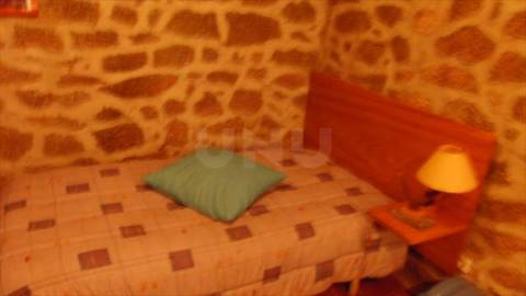 Casa de campo, junto a Monsanto, em zona calma.