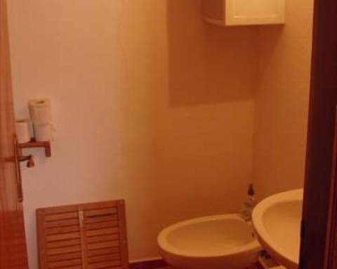 Casa de campo, junto a Monsanto, em zona calma.