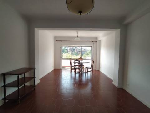Arrenda-se Apartamento T3 mobilado junto à Solum, Coimbra