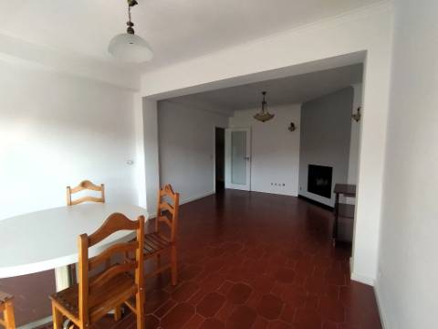 Arrenda-se Apartamento T3 mobilado junto à Solum, Coimbra