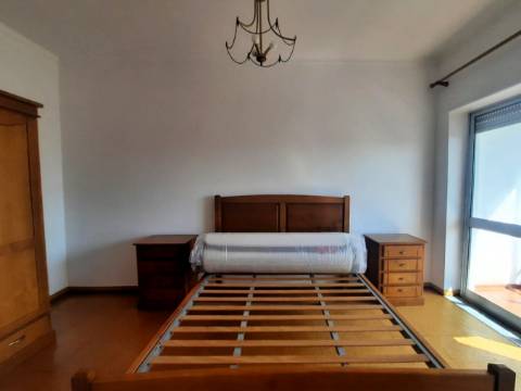 Arrenda-se Apartamento T3 mobilado junto à Solum, Coimbra