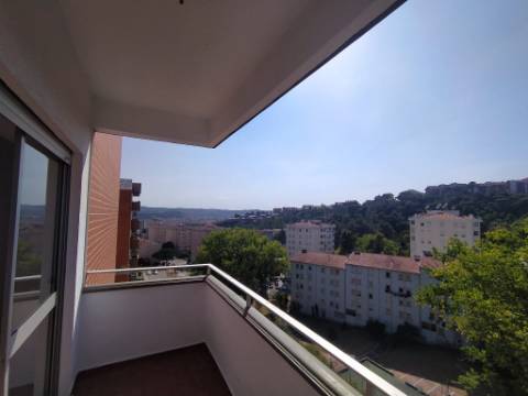 Arrenda-se Apartamento T3 mobilado junto à Solum, Coimbra