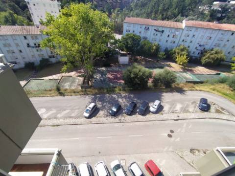 Arrenda-se Apartamento T3 mobilado junto à Solum, Coimbra