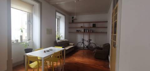 Apartamento T2 perto do Largo da Portagem para arrendamento