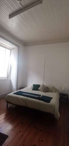 Apartamento T2 perto do Largo da Portagem para arrendamento