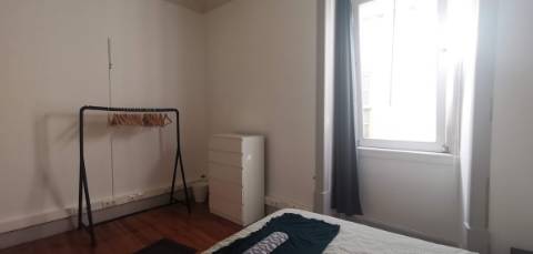 Apartamento T2 perto do Largo da Portagem para arrendamento