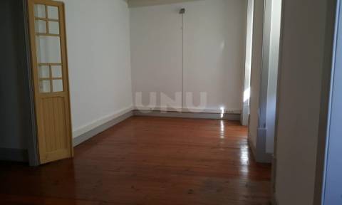Apartamento T2 perto do Largo da Portagem para arrendamento