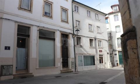 Apartamento T2 perto do Largo da Portagem para arrendamento