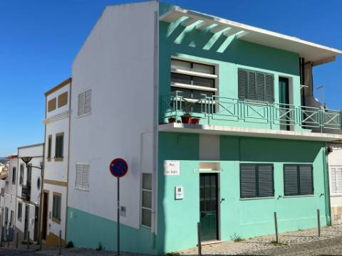 Encantadora Moradia Típica Portuguesa de 4 Quartos com Vista Panorâmica para o Centro Histórico de Lagos