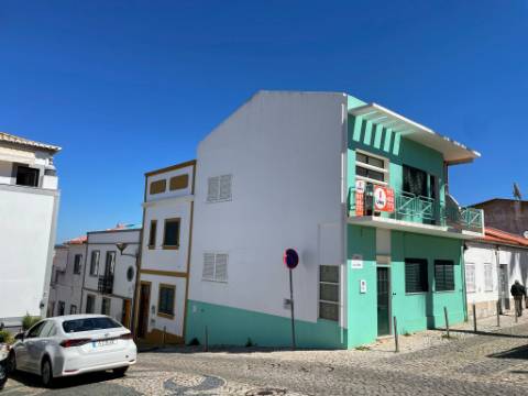 Encantadora Moradia Típica Portuguesa de 4 Quartos com Vista Panorâmica para o Centro Histórico de Lagos