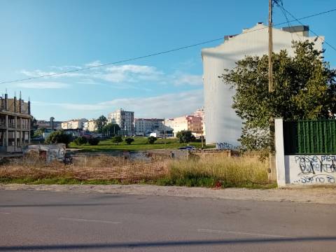 Lote para construção de moradia isolada