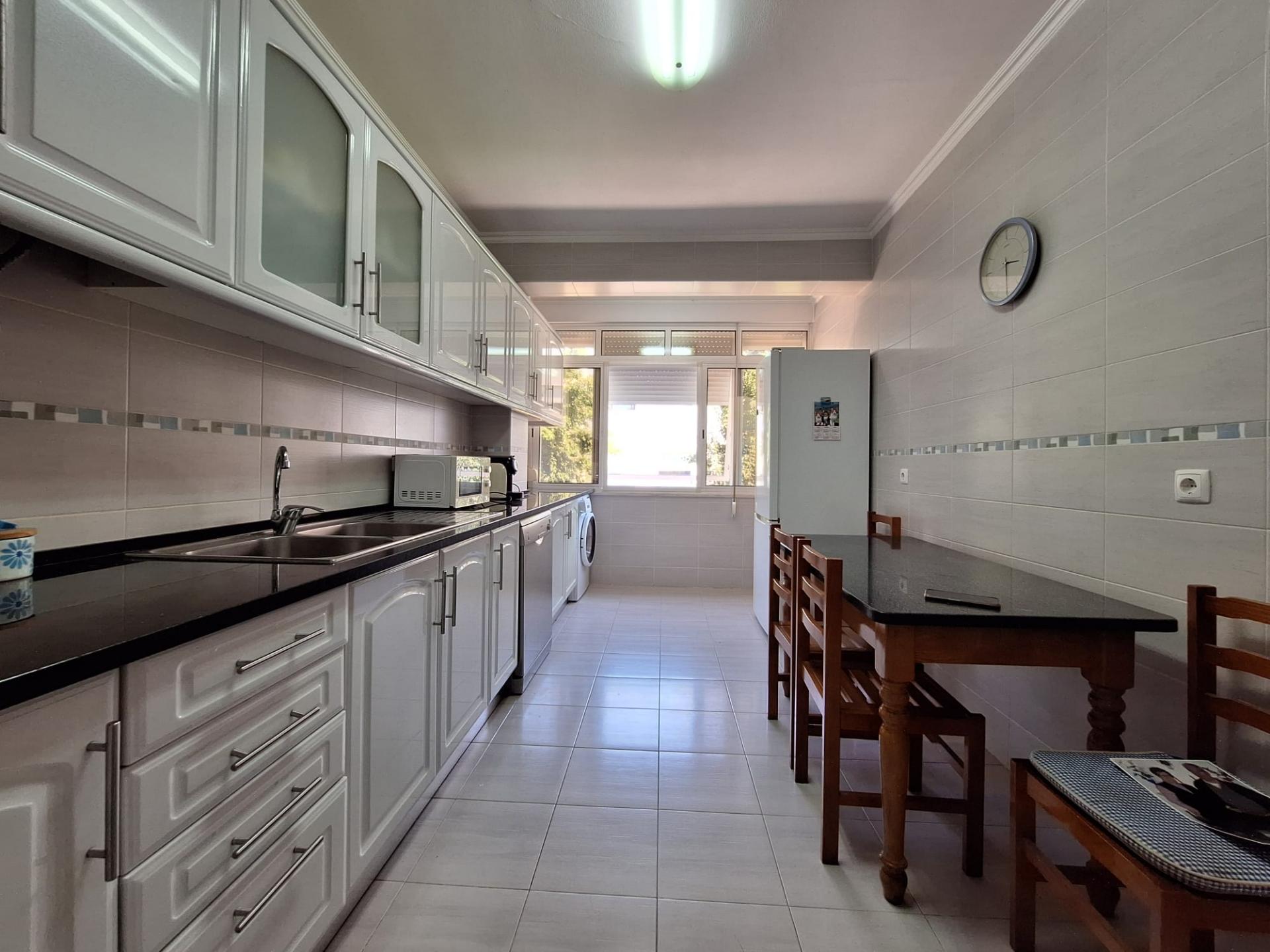 Apartamento T3 com Arrecadação, Torre da Marinha!!!